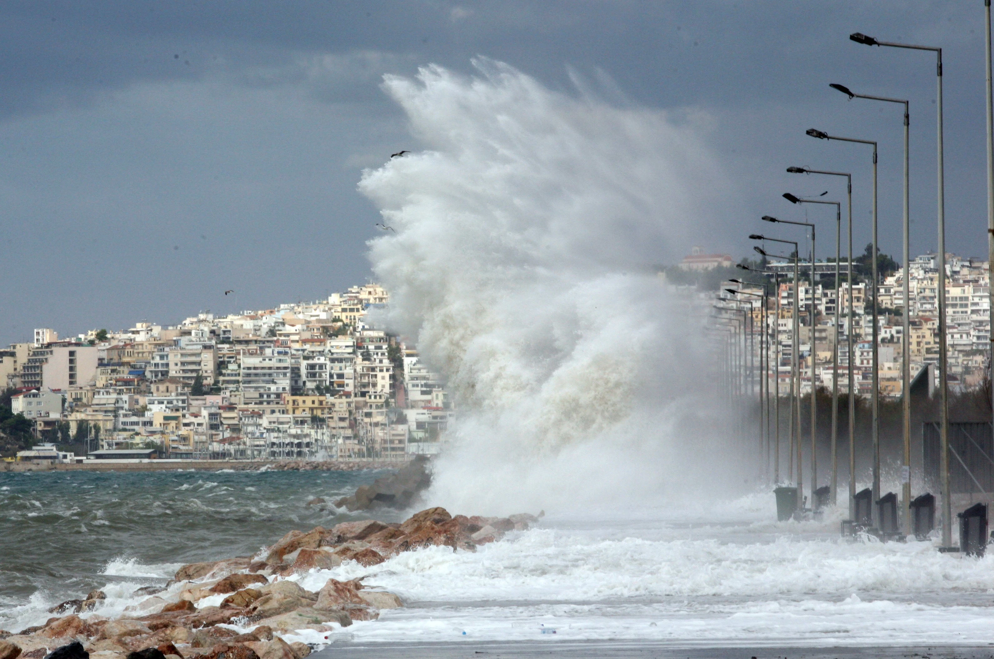 Έκτακτο δελτίο για θυελλώδεις ανέμους εξέδωσε η ΕΜΥ εως 9 μποφόρ -Επιφυλακή και έκτακτα μέτρα σε 8 Περιφέρειες για τον κίνδυνο πυρκαγιάς